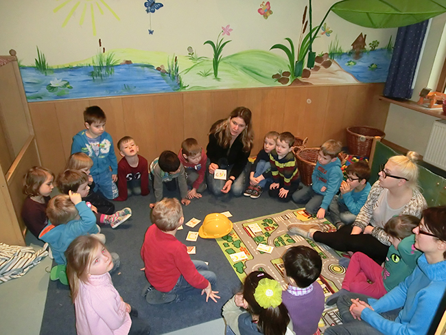 Die Kinder machen sich Gedanken über "ihre" Baustelle... Die Kinder machen sich Gedanken über "ihre" Baustelle...